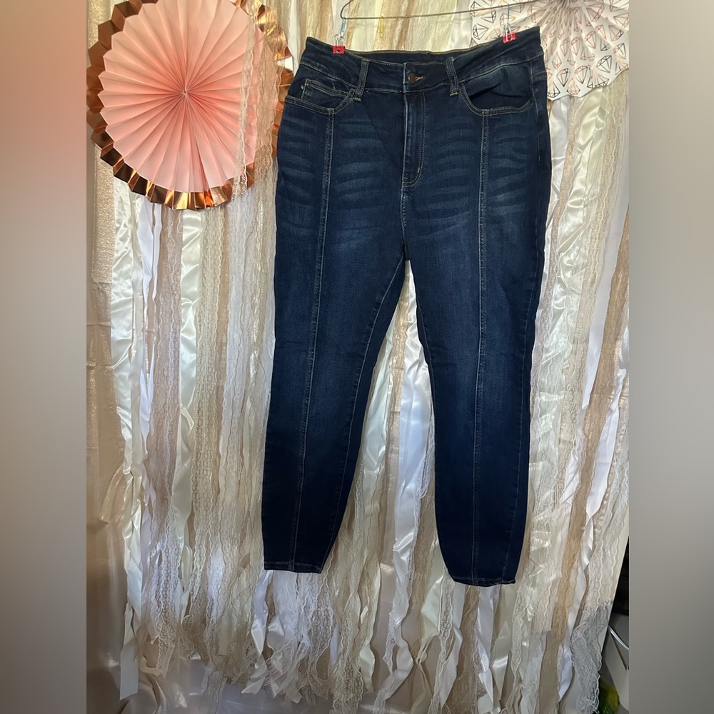 #31 Judy Blue 16w Skinny Fit front leg vertical hem SUPER CUTE
